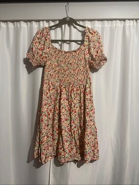Smocked Puff-Sleeve Casual Dress in Cream Floral